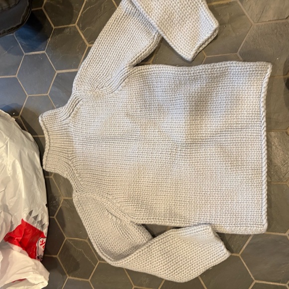 Vintage 1990’s 100% cashmere Calvin Klein Light Gray Knit Sweater - Picture 6 of 8